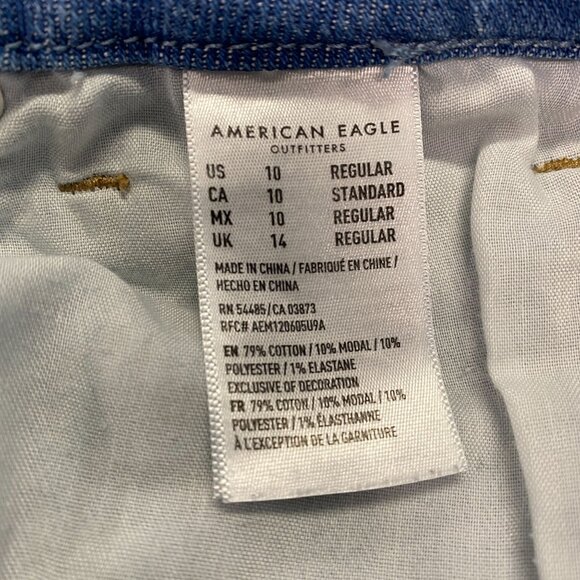 AEO Curvy Mom Jeans Womens 10 Regular Lt Wash Classic Minimal Preppy Normcore - Picture 8 of 16